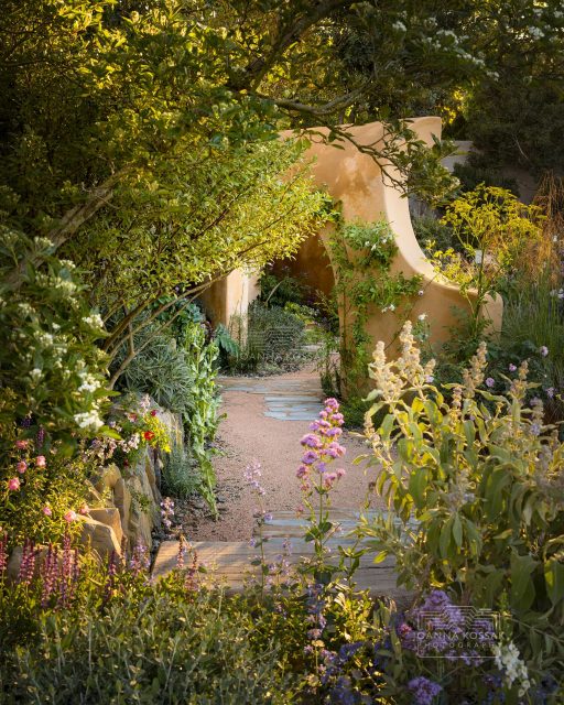 The Lady Garden Foundation ‘Silent No More’ Garden has really drawn me in at this year’s Chelsea Flower Show. Designed by @darrenhawkeslandscapes and built by @lalandscapes . 
I loved its Mediterranean feel and the abstract forms that created not only a beautiful backdrop but also guided the eye through the space. A beautifully considered and sculptural garden. 

Huge congratulations to Darren Hawkes and all involved on the Gold medal and Best Construction Award.

#chelseaflowershow #chelseaflowershow2026 #rhschelseaflowershow #joannakossak #gardenphotographer